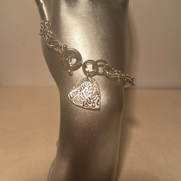 Guess 8 Inch Big Link Silver-Toned Bracelet with Heart Charm. - Picture 1 of 5